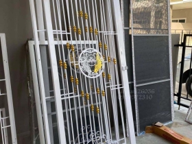 รับติดตั้งเหมาเหล็กดัดมุ้งลวด ผ้าม่าน หน้าต่าง ประตู หลังคา